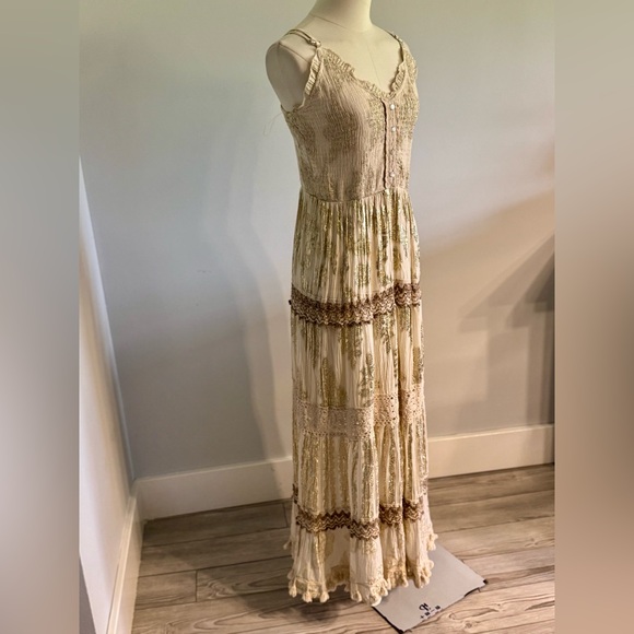 Chic Cream and Gold Lace Maxi Dress NWOT - Picture 2 of 10